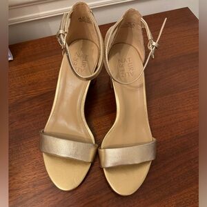 Naturalizer 8.5 Medium, Style Vera, Gold, Heeled Ankle Strap Dress Sandal